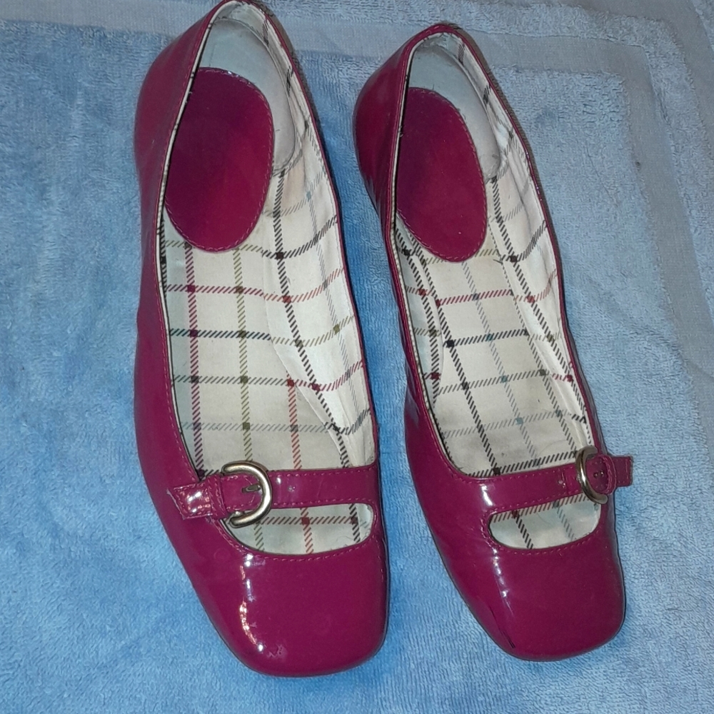 Cute bright pink Coach ballet flats size 6.5B